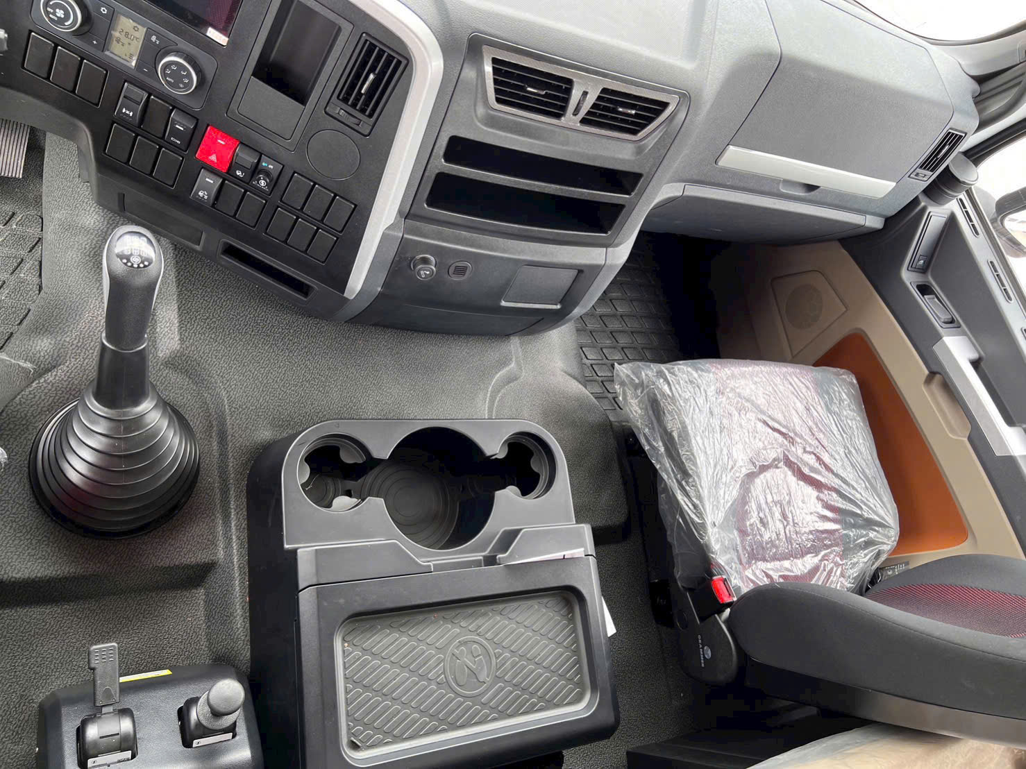 xe đầu kéo shacman 340hp 1 cầu X3000 siêu tiết kiệm dầu giá tốt