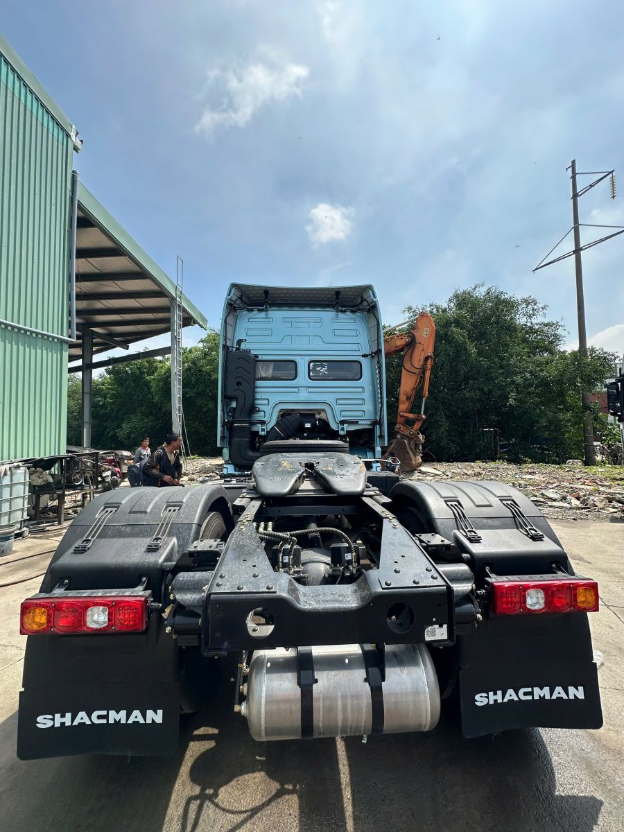 xe đầu kéo shacman 340hp 1 cầu X3000 siêu tiết kiệm dầu giá tốt