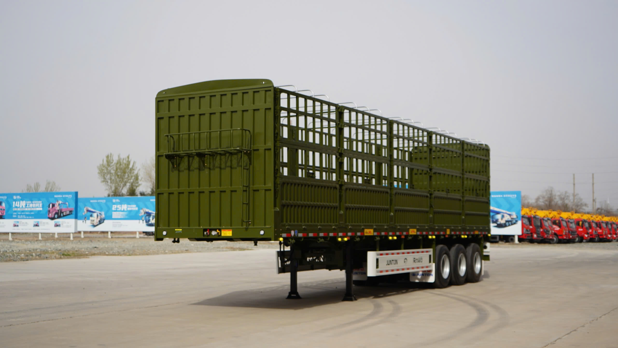 Mooc Lồng Junton cao 4 mét bửng 800mm 2 cửa đuôi container và 3 cửa đuôi